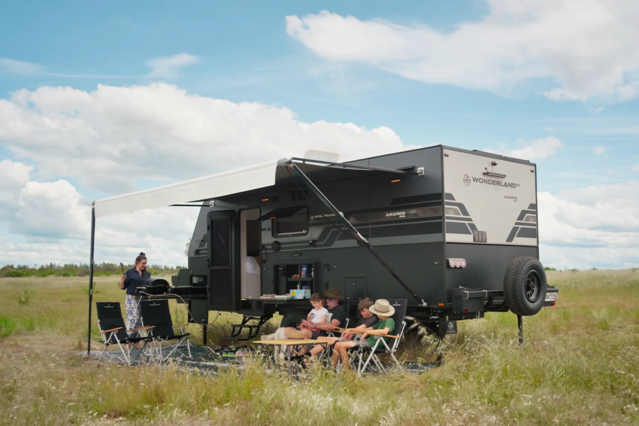 Family-Off-Road-Caravan-Header