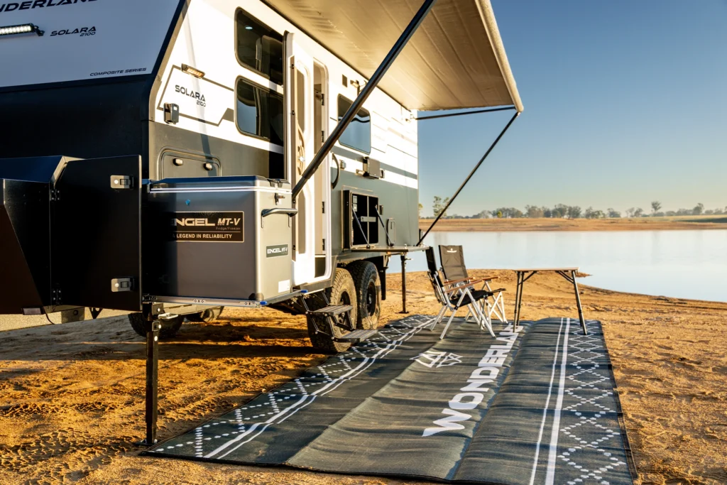 Couples-Caravan-Article-Header