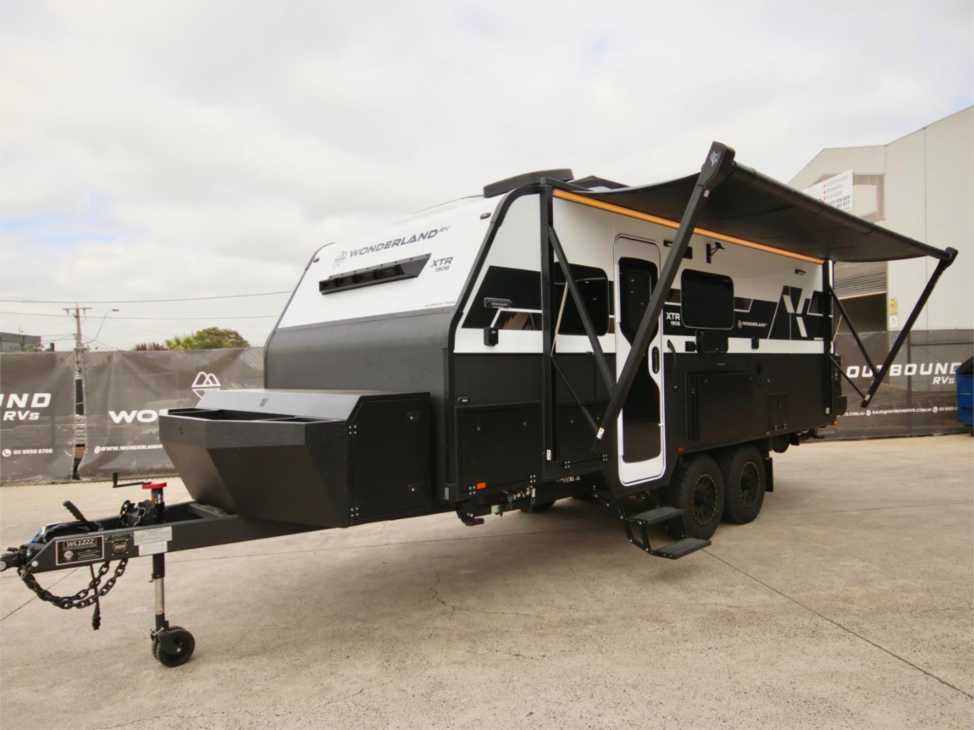 XTR 1906 East-West Triple Bunk Family