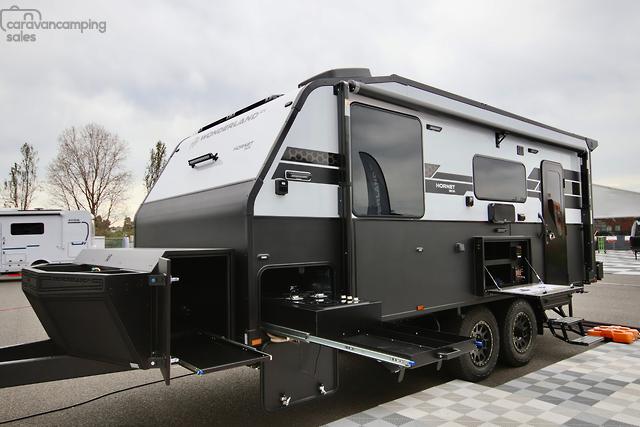 Hornet 1806 Rear Entry Door Couples