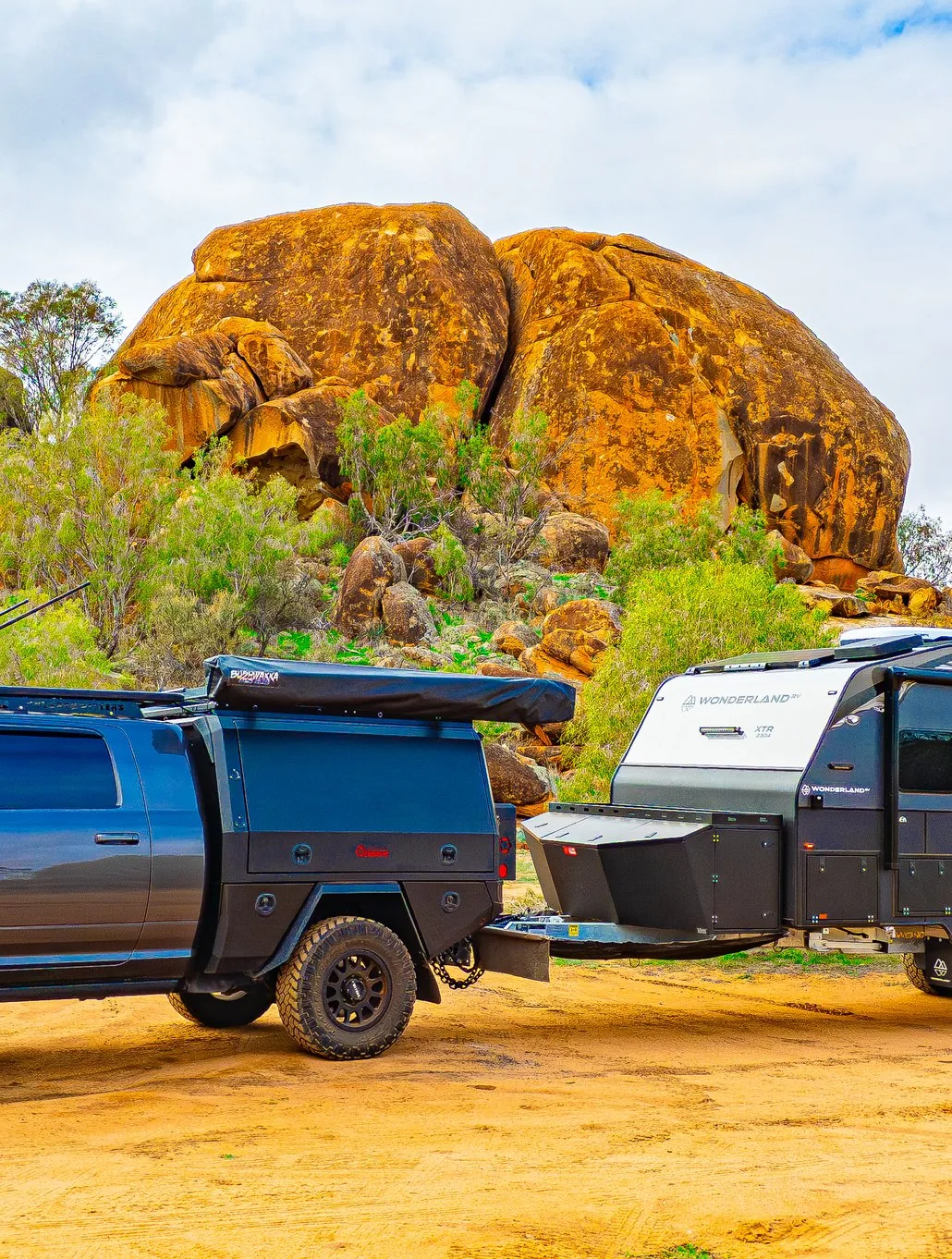 The Wheatland Wanderers&rsquo; XTR and Ram among granite boulders